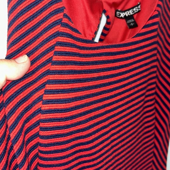 Express dress - Picture 2 of 6